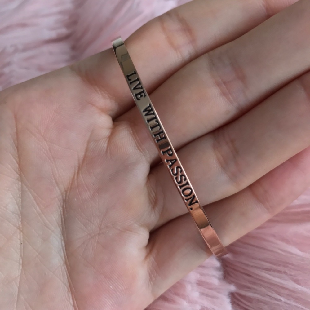 Beautiful Set Three Tone Bangles🎀 - Picture 6 of 8